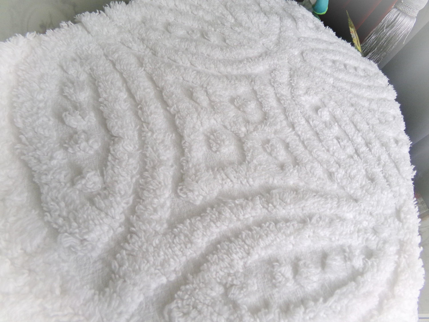 Elegant White Chenille Fabric Vintage Style Leaf Petal Medallion 20x24" Sewing & Quilt Material