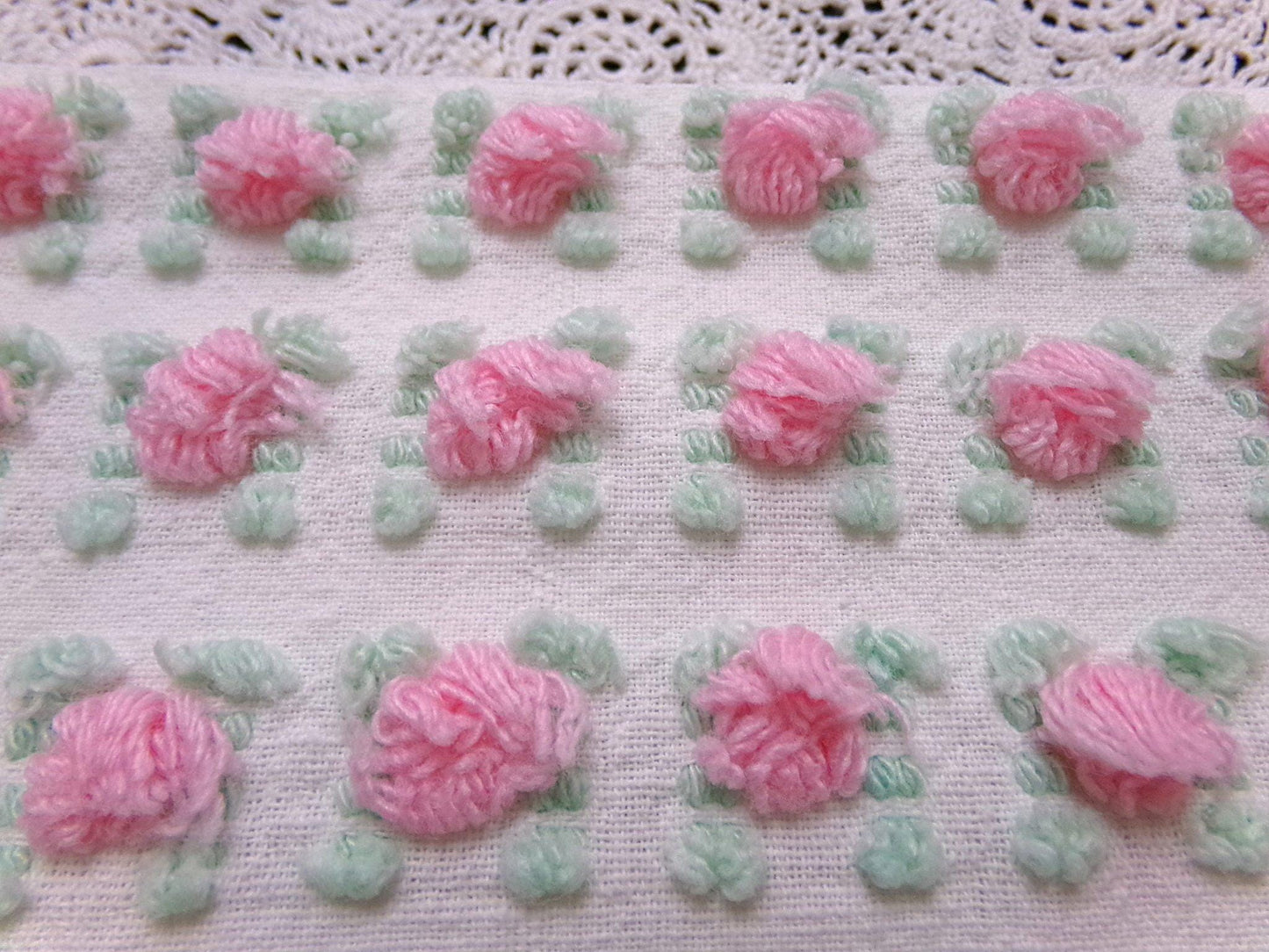Popular Pink Rosebud Vtg Chenille Bedspread Fabric Rose Quilt Material 18x24"