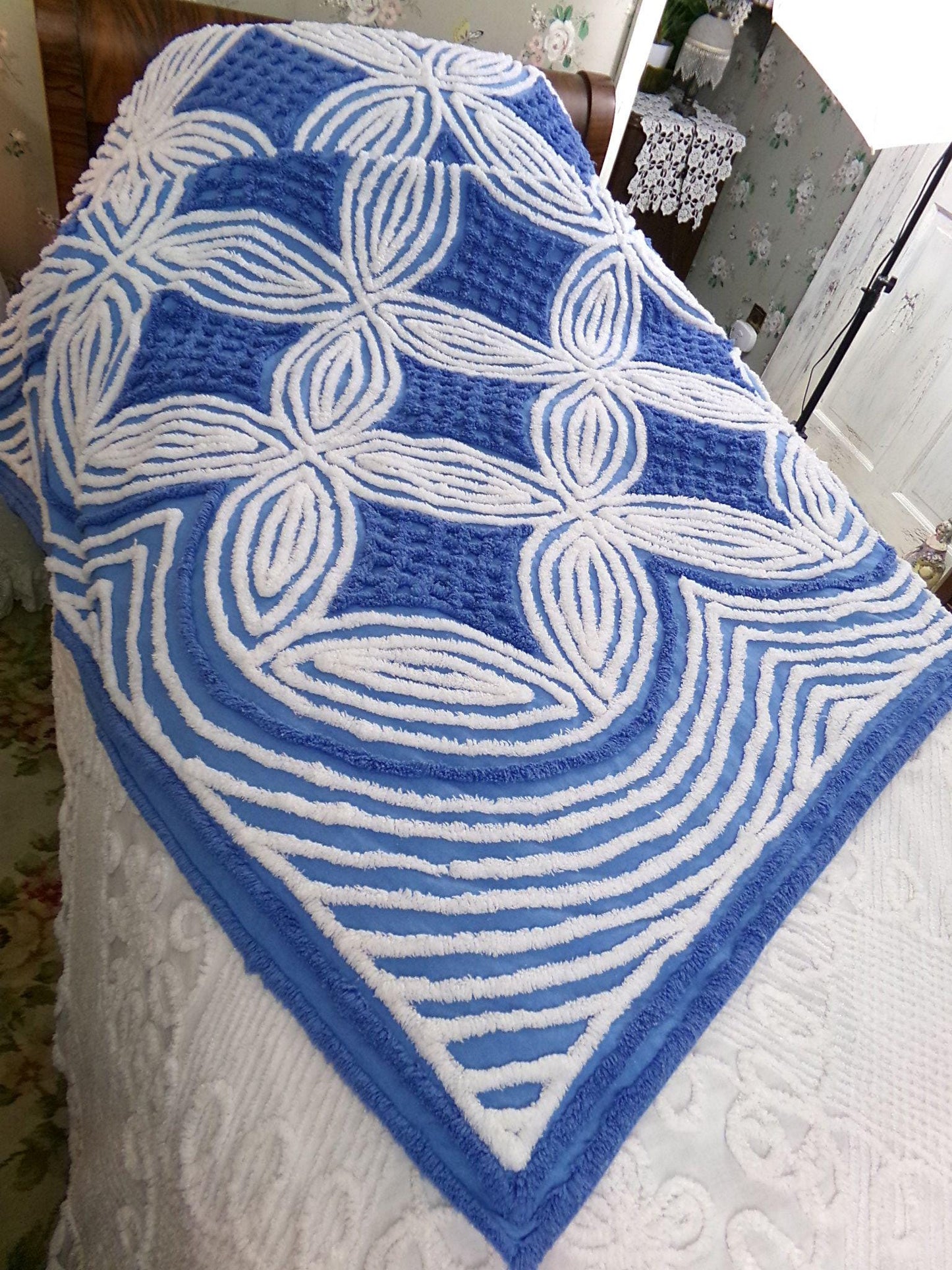 coastal style vintage chenille bedding, full size cotton bedspread in dramatic blue & white wedding ring design