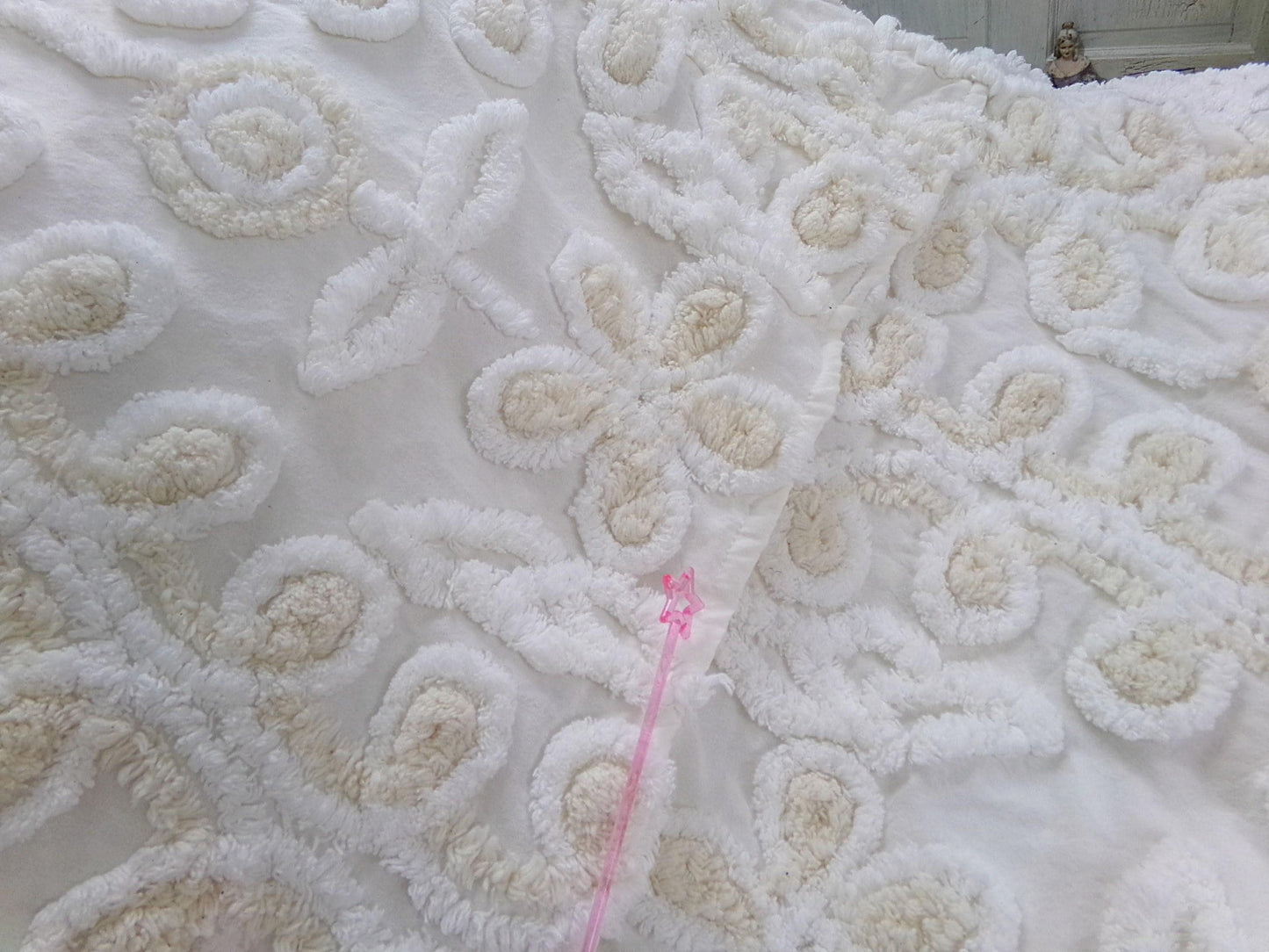 canyon group vintage chenille pillow sham, cream wedding cake design with envelope back, SINGLE, not a pair