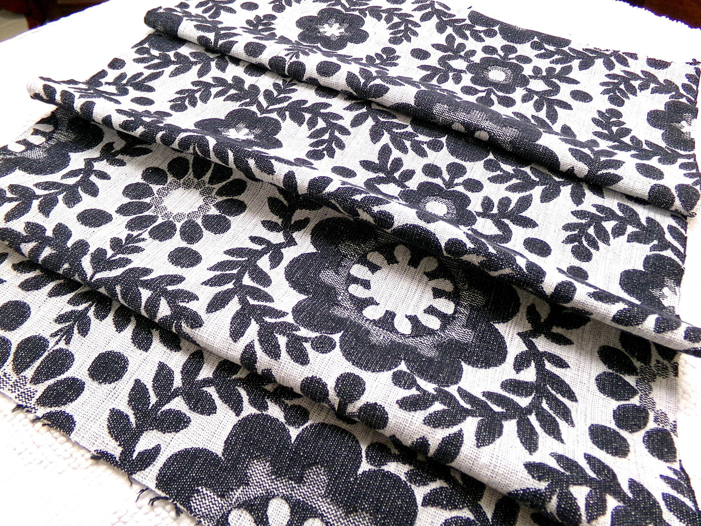 Black & White Floral Vintage Woven Fabric, FLOWER POWER Mod Daisy Reversible Sewing Quilt Material, 16" x 24"