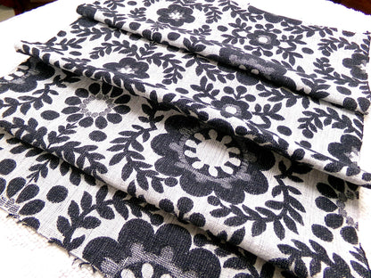 Black & White Floral Vintage Woven Fabric, FLOWER POWER Mod Daisy Reversible Sewing Quilt Material, 16" x 24"
