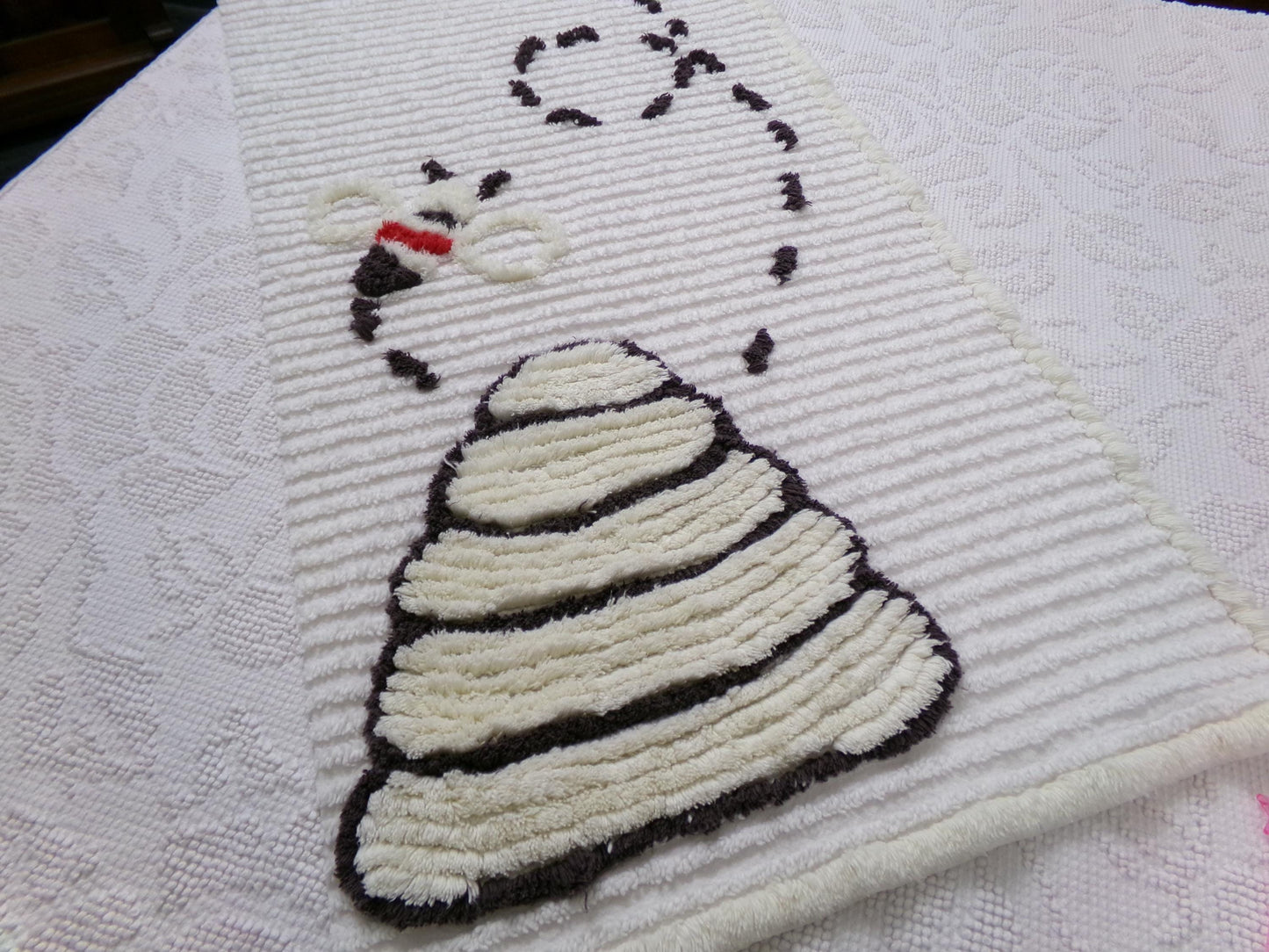 Busy Bee Vintage Chenille Bedspread Fabric, Novelty Sewing Material 15" x 28" Piece