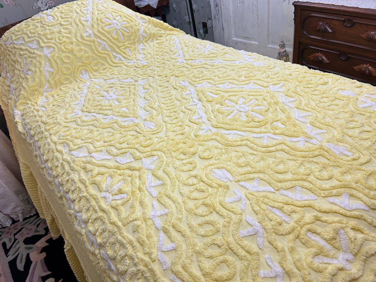 Luxury Euro Style Vintage Chenille Bedspread, FULL SZ Lemon Chiffon Diamond Tuft