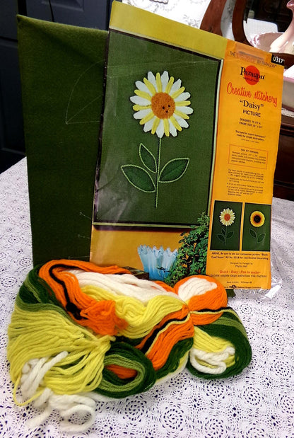 DAISY Boho Crewel Embroidery Kit, Vintage Paragon Stitchery 0317 Phyllis Hall Canvas Patina/Fade