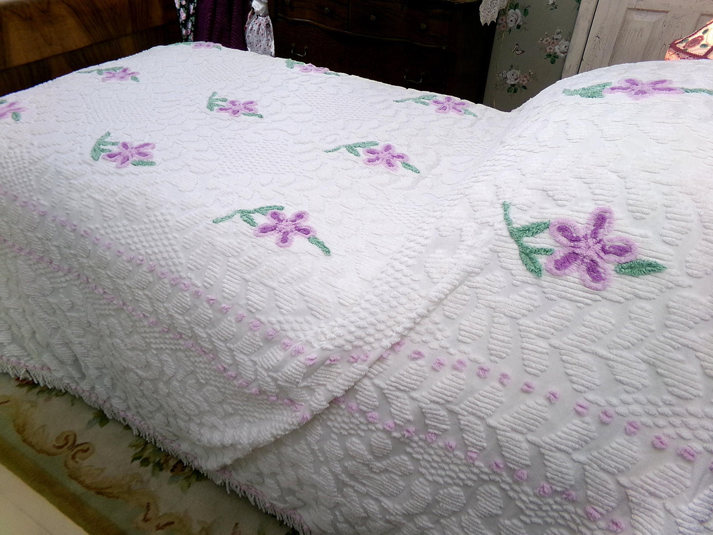 sculpted lilacs vintage white chenille bedspread, full size cotton summer cottage bedding
