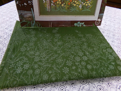 WILD and BEAUTIFUL Vintage Crewel Stitchery Kit, Paragon Needlecraft 0544