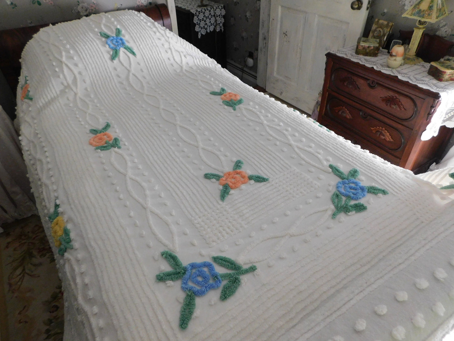 Vintage Chenille Bedspread in Simple Summer Rose Design on White Cotton, Pretty Cottage Coverlet, FULL Size