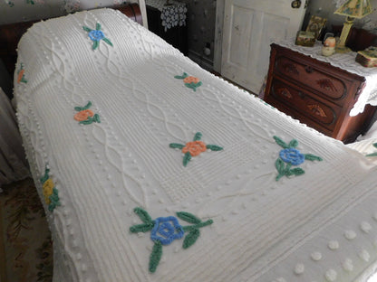 Vintage Chenille Bedspread in Simple Summer Rose Design on White Cotton, Pretty Cottage Coverlet, FULL Size
