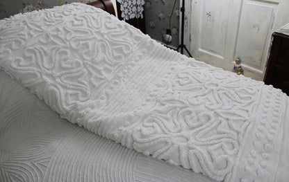 Heavenly White Vintage Chenille Bedspread in Elegant Scroll Design, Full Bed Size, 100% Summer Weight Cotton Farmhouse Style Bedding