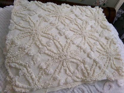 Ivory Elegance Vintage Chenille Fabric - Creamy Neutral Textured Quilt & Craft Material, 20" x 24" Piece