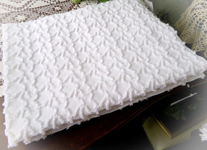 White Squiggle Vintage Chenille Bedspread Fabric Texturized 3D 18" x 24" Quilt Craft Piece