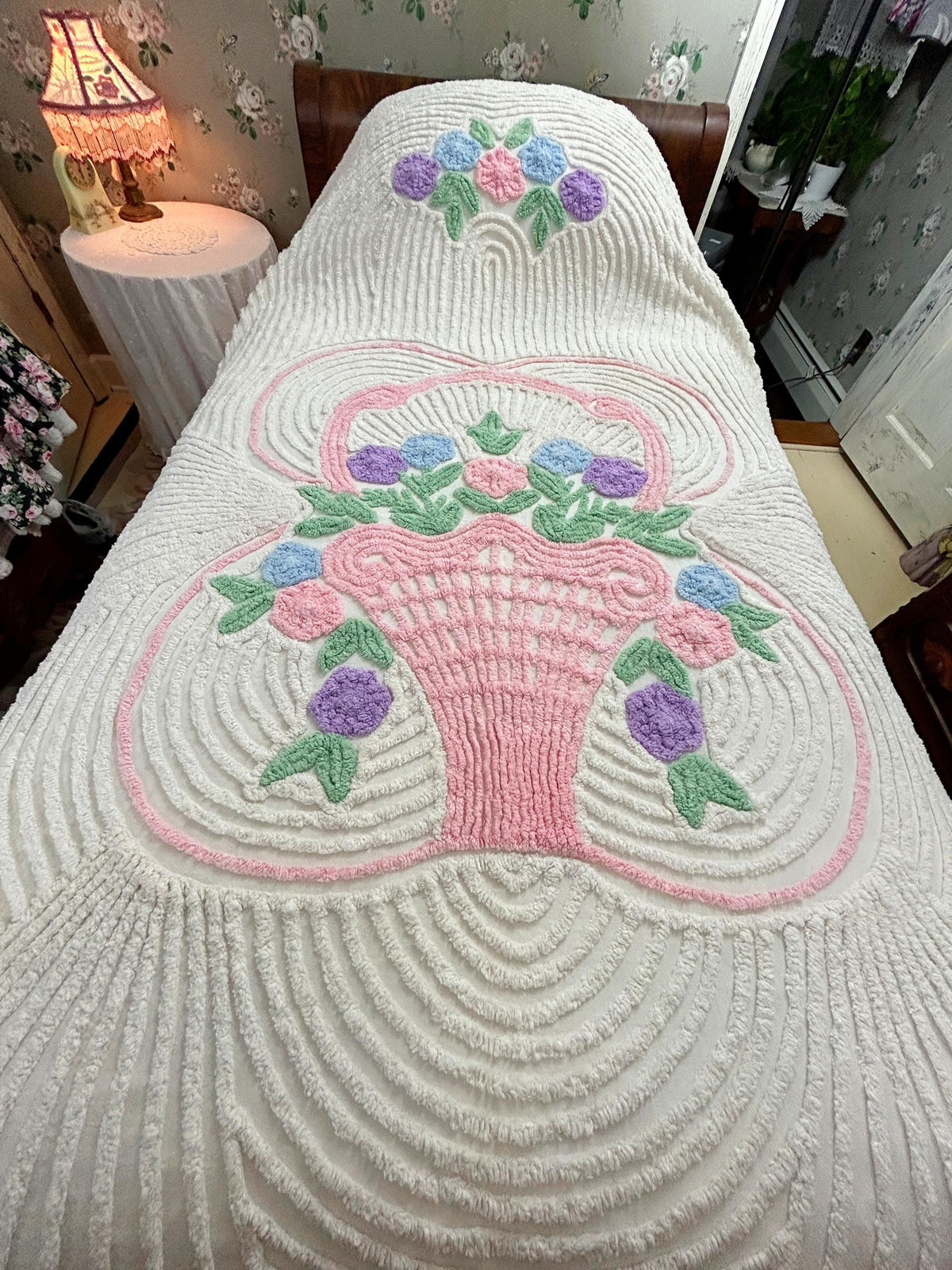 Vintage Chenille Bedspread Pink Flower Basket White Full Size Bed Cover