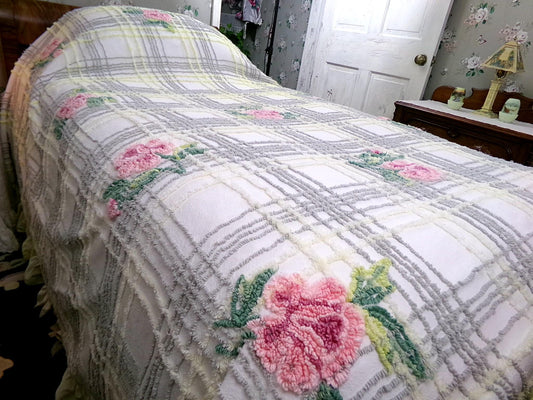 Vintage Pink Rose Chenille Bedspread Plaid Ruffled Shabby Chic Farmhouse Full Size
