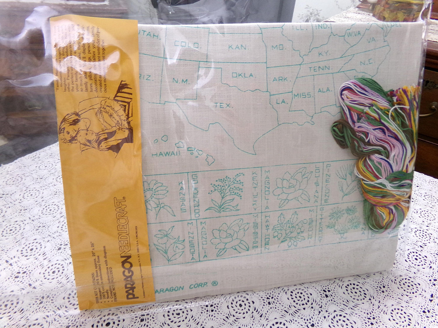 STATES' FLOWER MAP Sampler Vintage Paragon Crewel Embroidery Kit 0449 50 United States Floral Stitchery