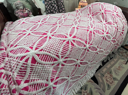 Powerful Pink Vintage Chenille Bedspread, White Wedding Rings & Fringe, Full Sz