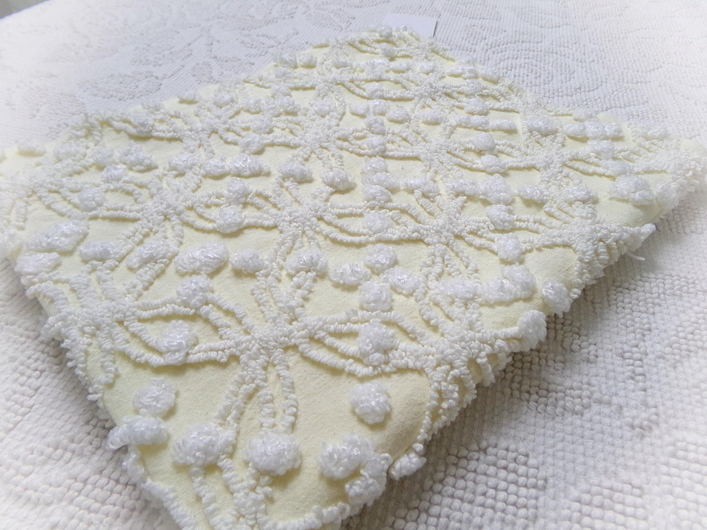 Vintage Chenille Bedspread Fabric Tufted Snowflake Starburst Bobble Design 20 x 24"