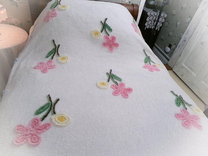 flower shower vintage chenille bedspread, pink daisies on white full size cotton coverlet, lightweight summer bedding, great for layering