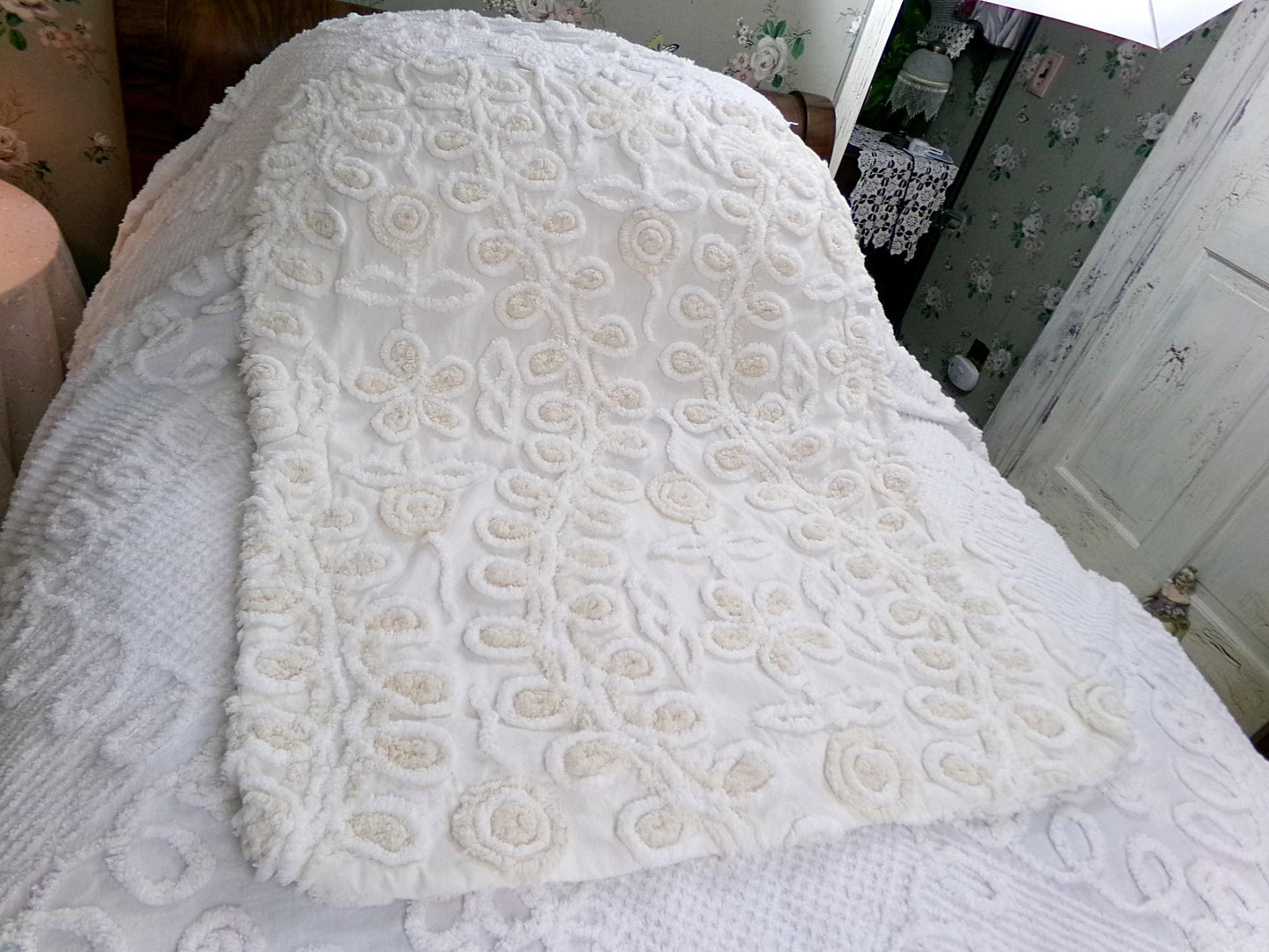 canyon group vintage chenille pillow sham, cream wedding cake design with envelope back, SINGLE, not a pair