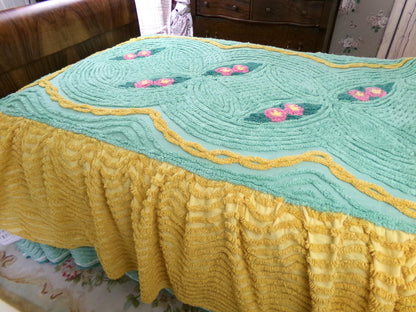 glowing gold & green chenille bedspread with pink roses, attached ruffle skirt sides, twin size vintage cottage style bedding