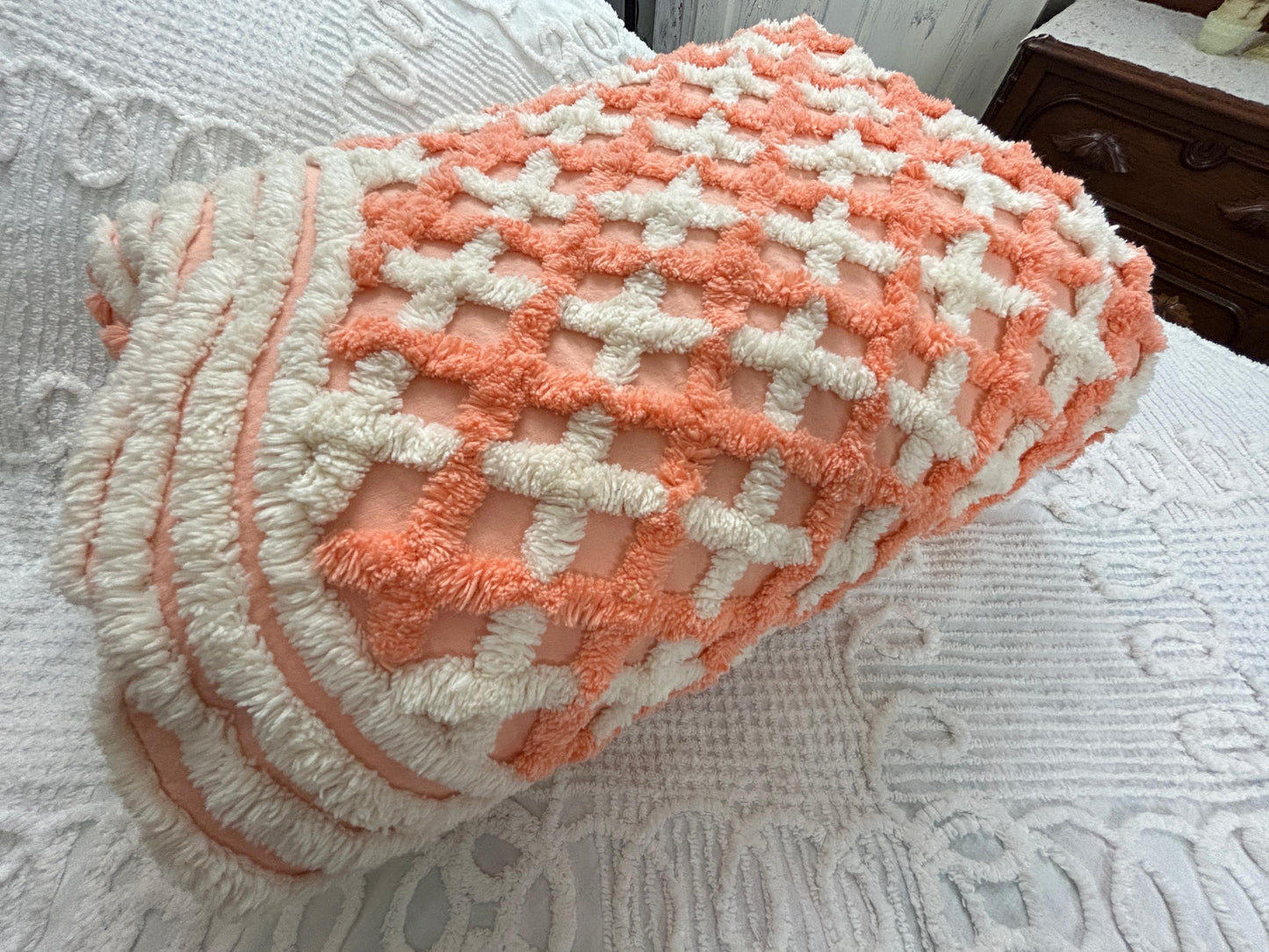 Peach & White Vintage Chenille Bedspread, Crosshatch Wave Pattern, Twin Size