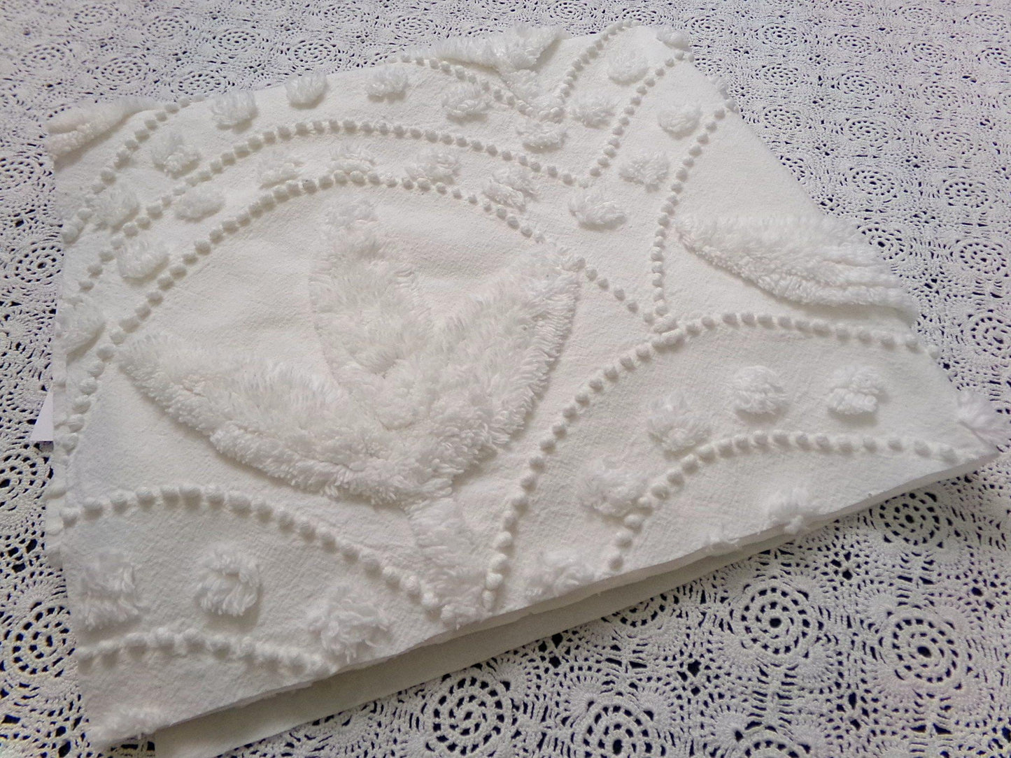 Vintage Chenille Fabric Dimensional Scallop Fan Leaf Design 22x23"