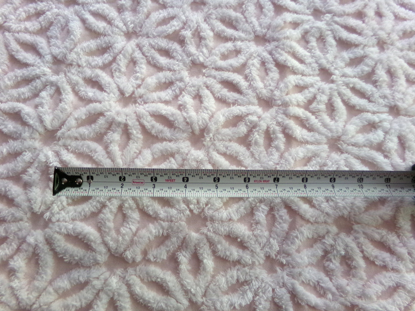 Delicate Pink & White Daisy Vintage Chenille Bedspread Fabric, Plush Sewing Quilt Material 18" x 24"