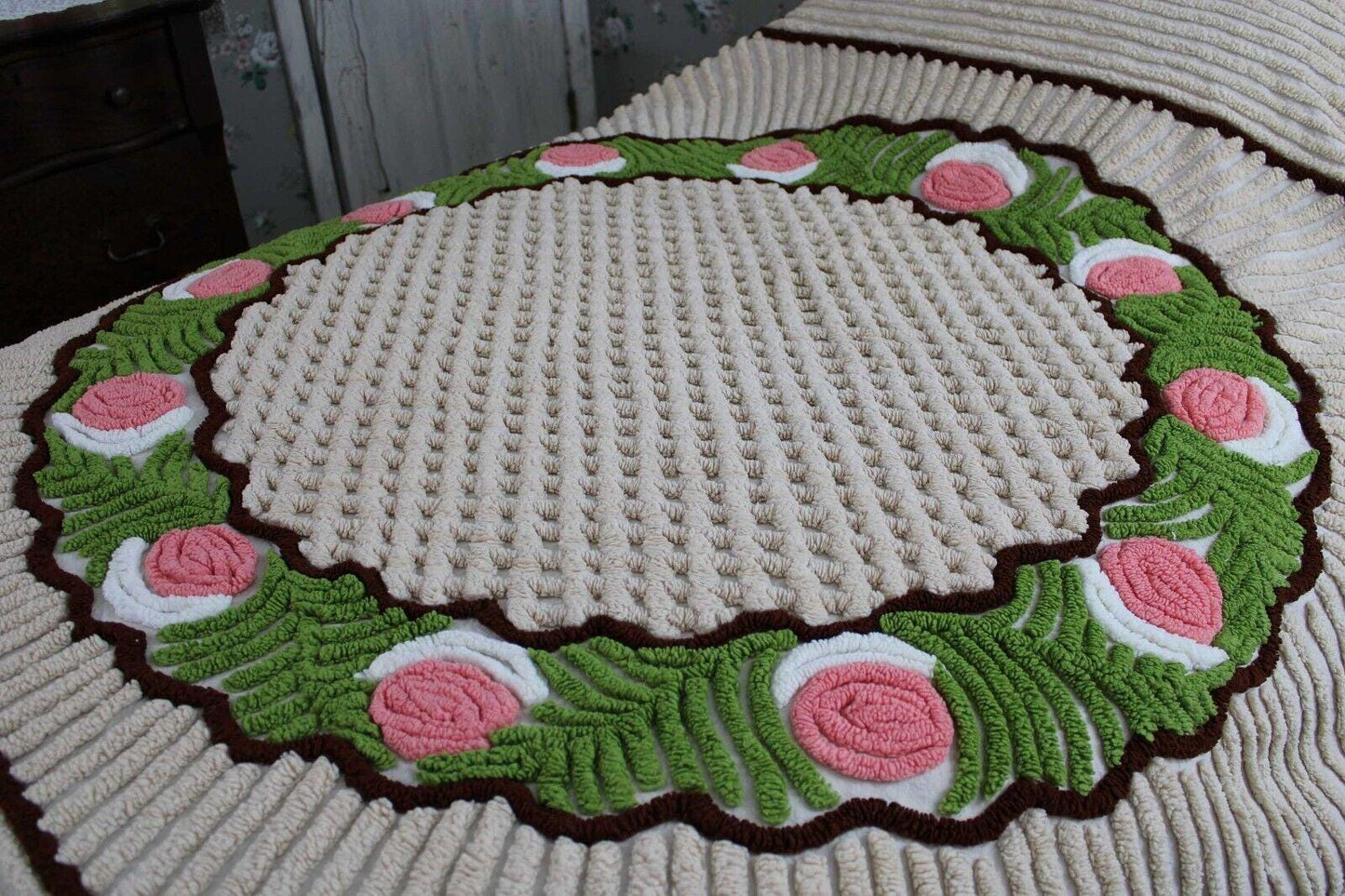 Shabby Sculpted Floral Cake vintage Mocha Chenille Bedspread ACRYLIC TRICEL, Twin Sz