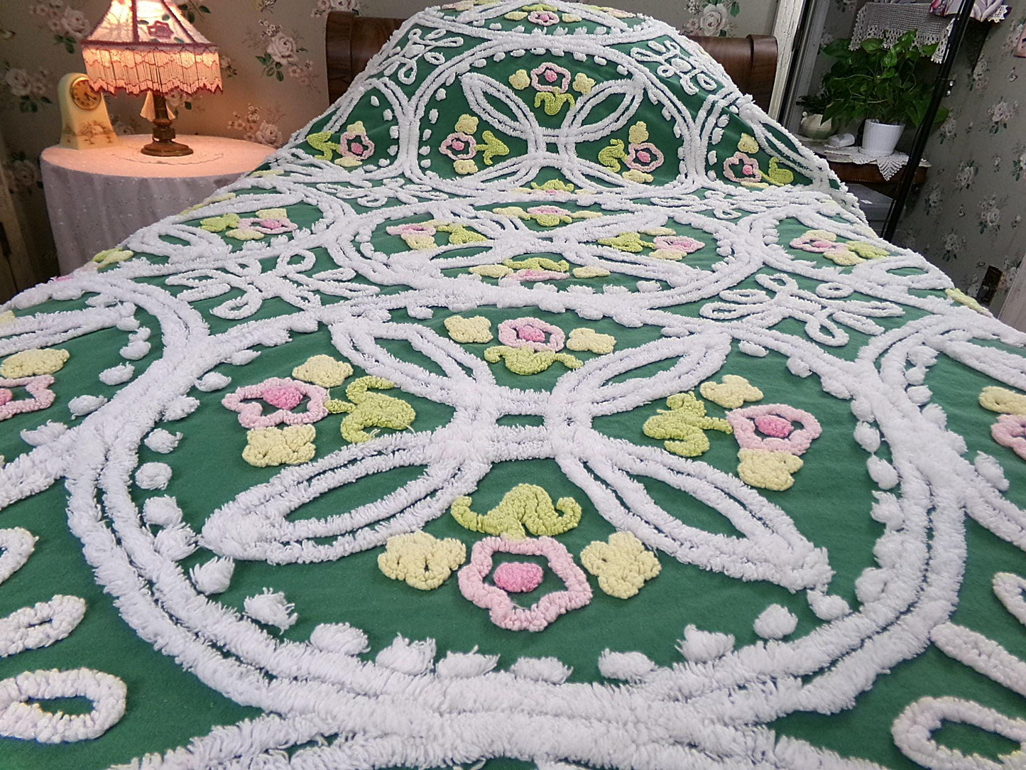 Vintage Chenille Bedspread, Emerald Green Floral Wedding Rings, Accent Fringe, Full