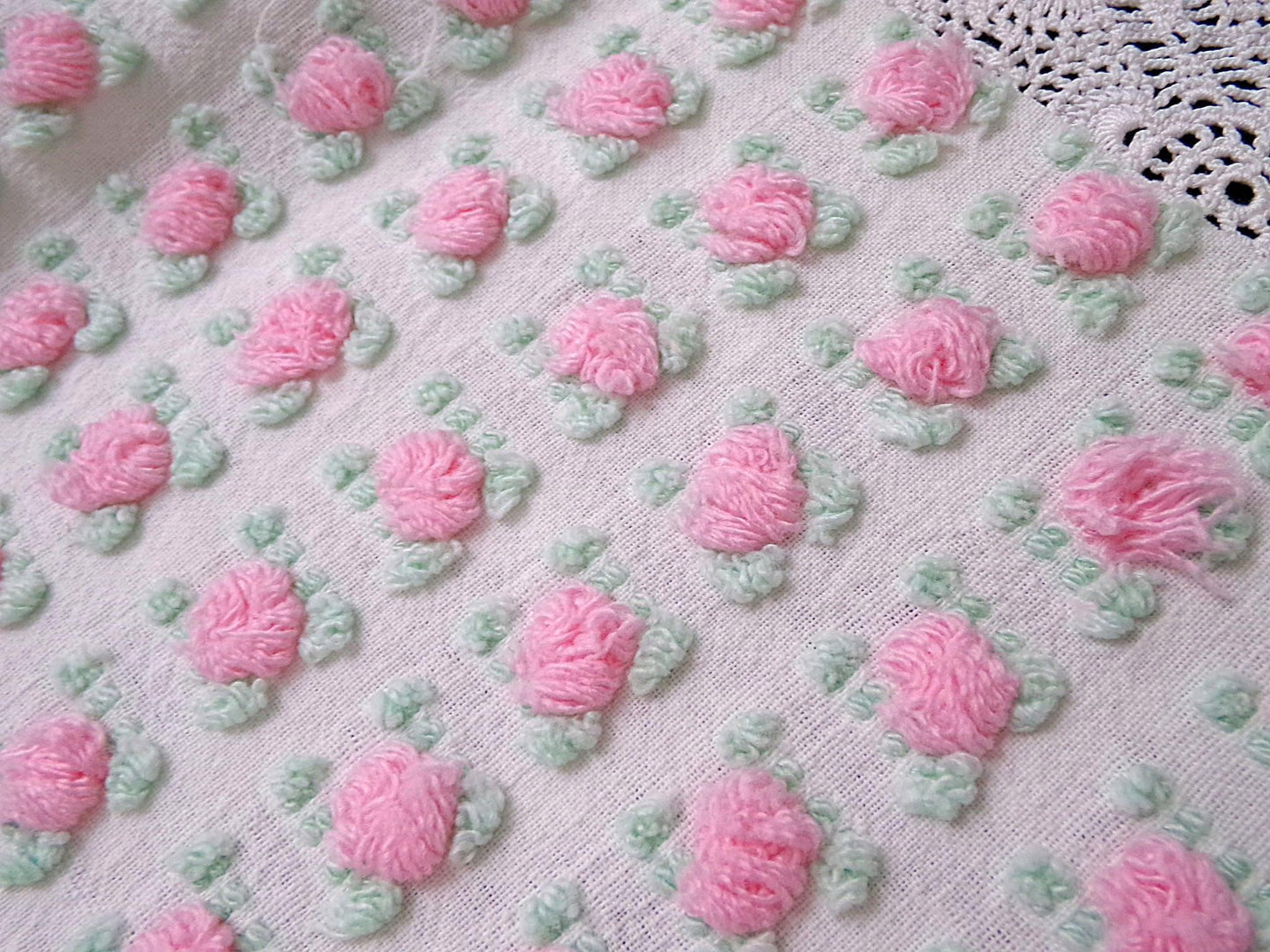 Popular Pink Rosebud Vtg Chenille Bedspread Fabric Rose Quilt Material 18x24"