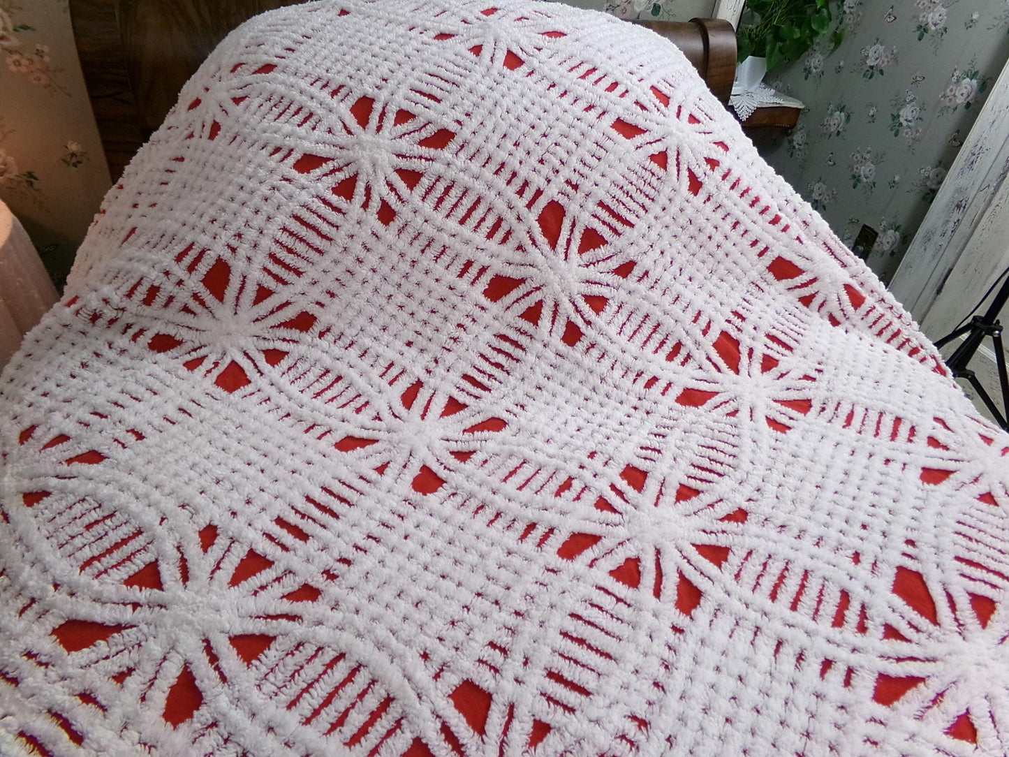 Red Vintage Chenille Bedspread Tufted White Full Size 100% Cotton Bedding, Fringe