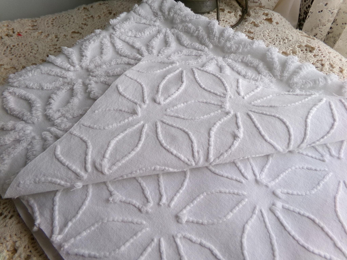 modern daisy vintage chenille fabric, versatile white quilt material, 20" x 24" inch piece for sewing, crafts & quilting