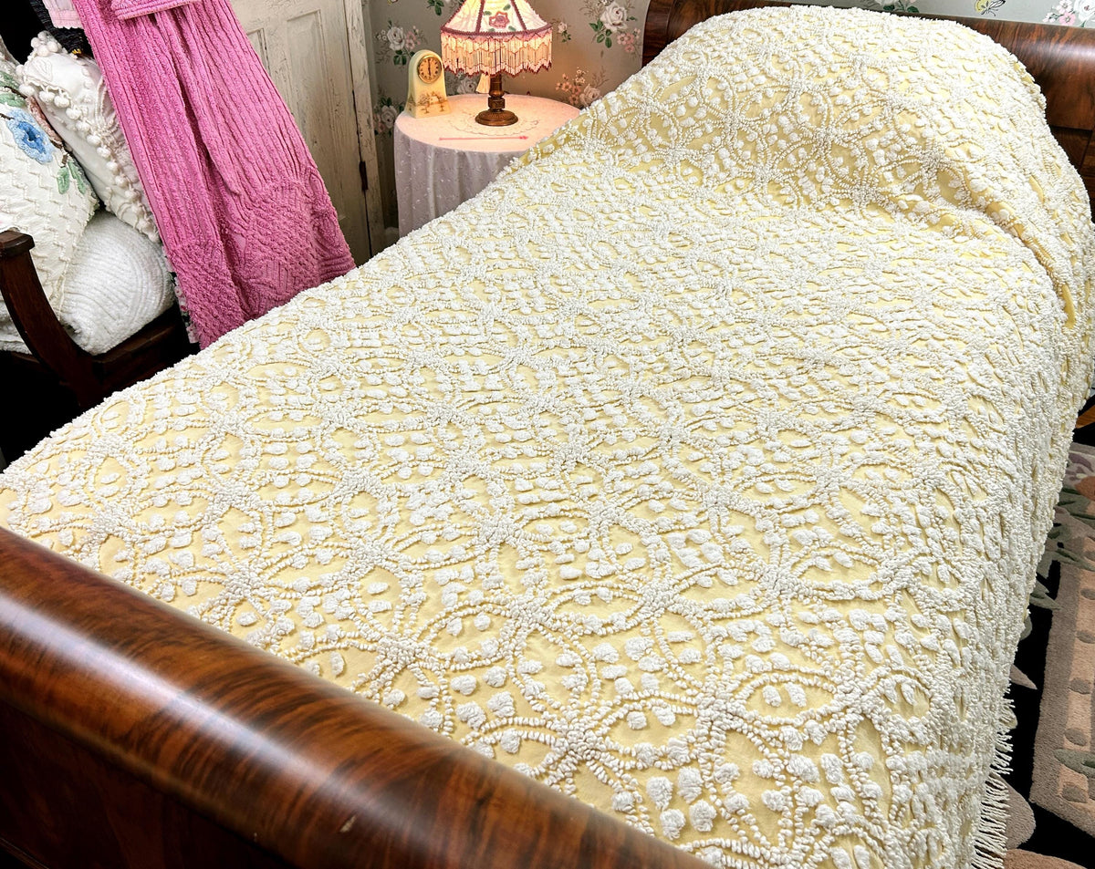 Vintage Chenille Bedspread, Sunny Yellow Dense Tufted Starbursts, Full Sz