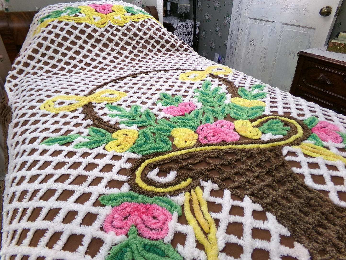 Vintage Chenille Bedspread Chocolate Brown Flower Basket Scallop Pom Pom Trim Full