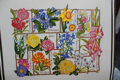 FLOWERS of the MONTH Vintage Crewel Embroidery Kit Floral Paragon Stitchery 0704