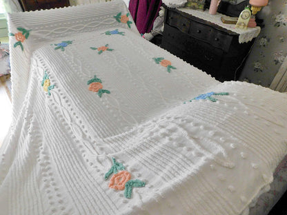 Vintage Chenille Bedspread in Simple Summer Rose Design on White Cotton, Pretty Cottage Coverlet, FULL Size
