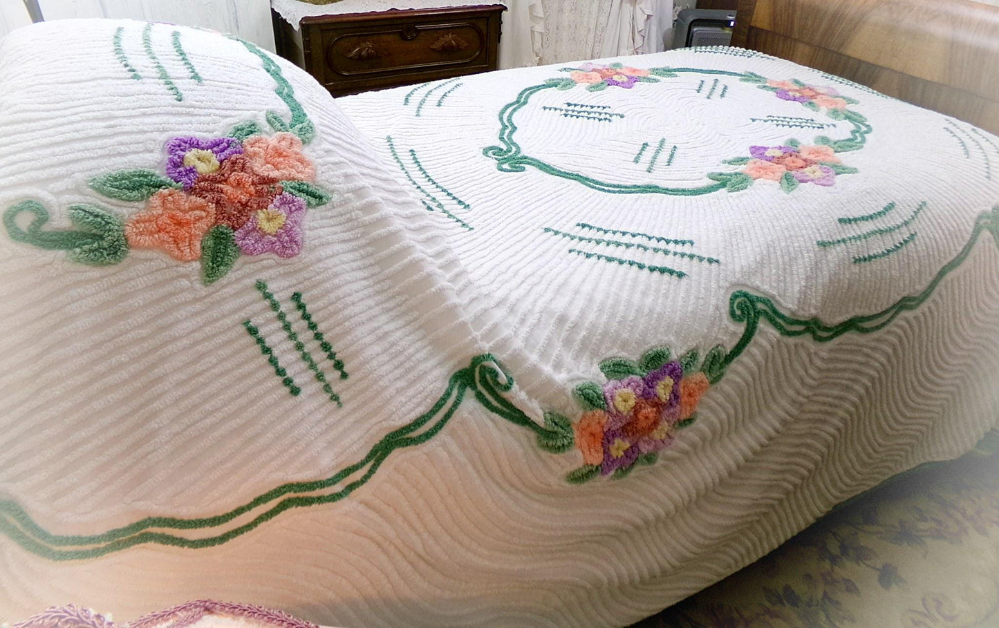 Cottage Style Vintage Chenille Bedspread, White FULL Size Summer Cotton Bedding