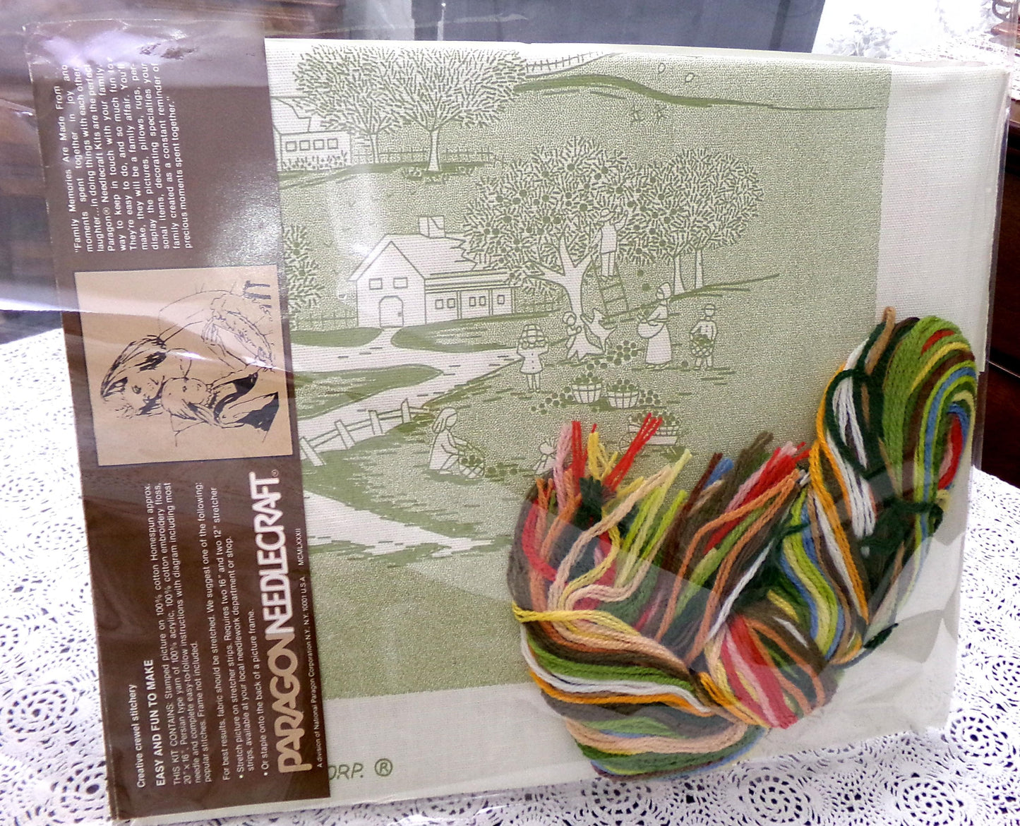 APPLE HARVEST Crewel Embroidery Kit, Vintage Paragon Needlecraft 0925, Primitive Farm Scene