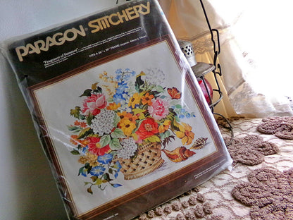 Heirloom FRAGRANCE OF SUMMER Vintage Crewel Embroidery Kit, Paragon 0602