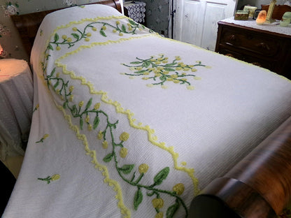 spring forsythia yellow farmhouse chenille bedspread, vintage full size bedding, lovely berry spring & trailing ivy design on white cotton