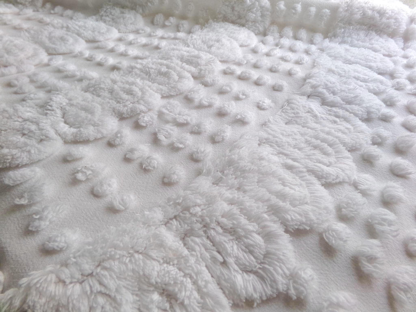 Graceful White Vintage Chenille Bedspread Fabric, Swirl Dot Sewing & Quilt Material, 20" x 27"