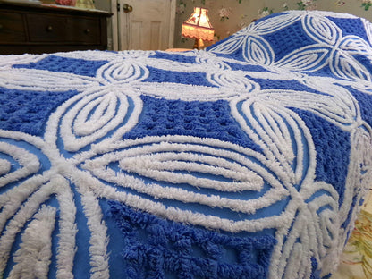coastal style vintage chenille bedding, full size cotton bedspread in dramatic blue & white wedding ring design