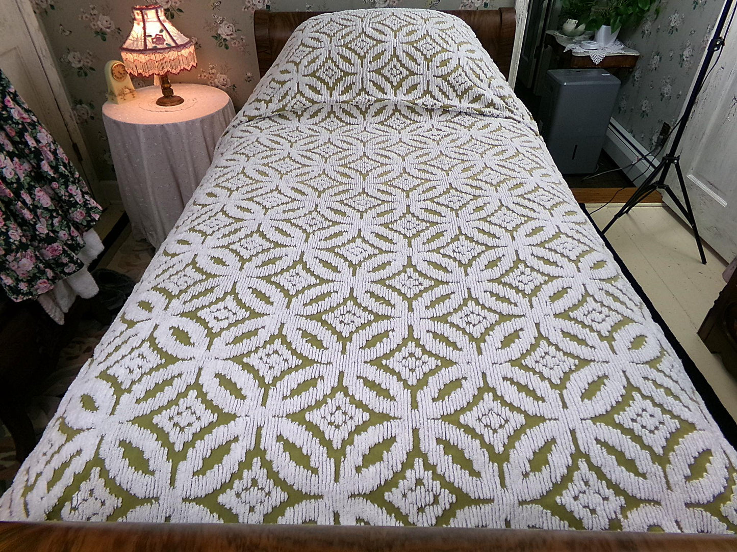 Boho Vintage Chenille Bedspread, Full Size Olive Green White Tufted Geometric Design