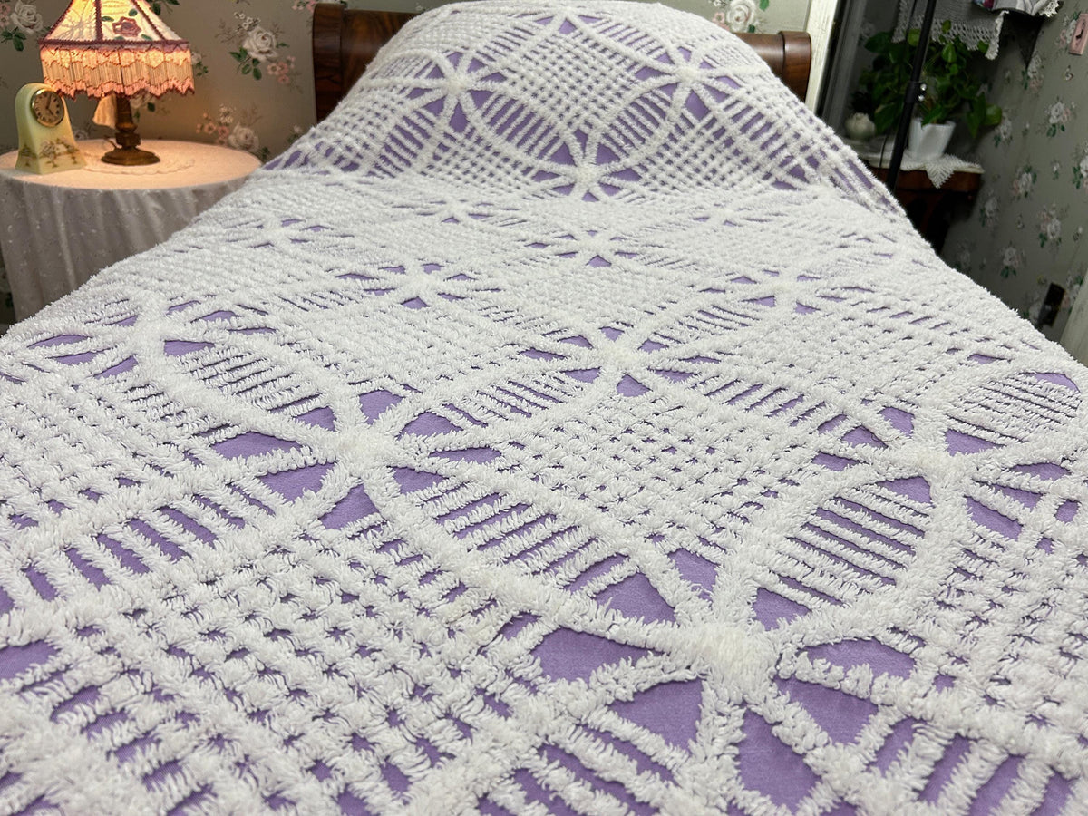 Lavender & White Vintage Chenille Bedspread Geometric Wedding Rings, TWIN Sz
