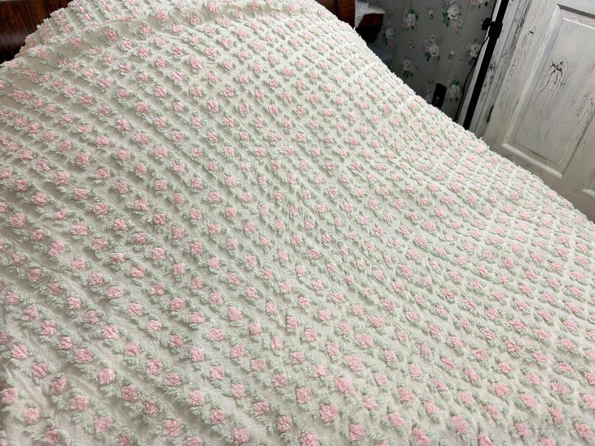 Vintage Pink Rosebud Chenille Bedspread Shabby Cottage Fringe Coverlet Full/Queen