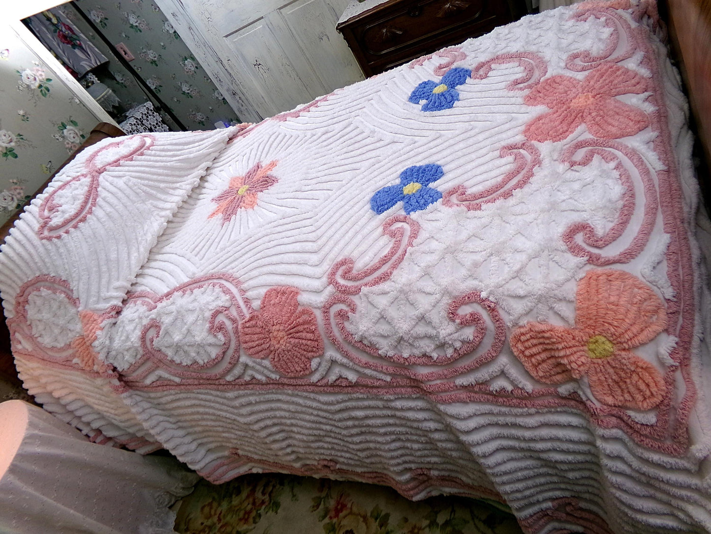 Vintage Chenille Bedspread Full Size Plush Luxurious Tufting, Shabby Chic Style Cotton Bedding