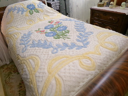 Vintage 1950s Buttercream Floral Chenille Bedspread Heavyweight, Full Size Boxed Fitted Design