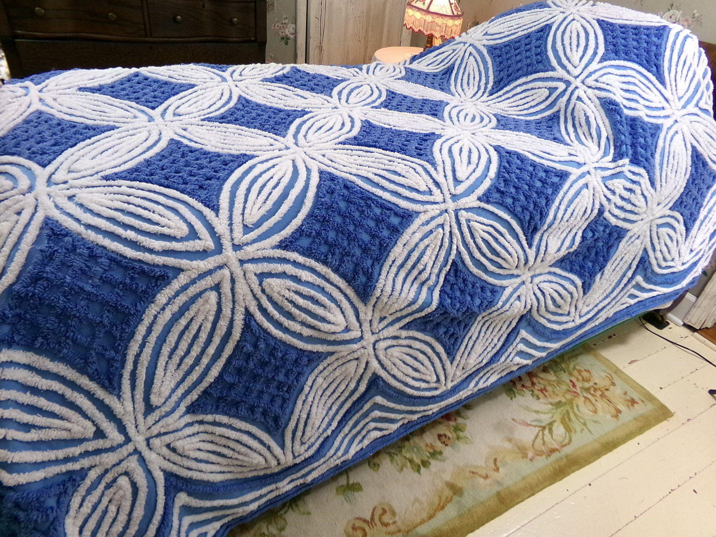 coastal style vintage chenille bedding, full size cotton bedspread in dramatic blue & white wedding ring design