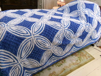 coastal style vintage chenille bedding, full size cotton bedspread in dramatic blue & white wedding ring design