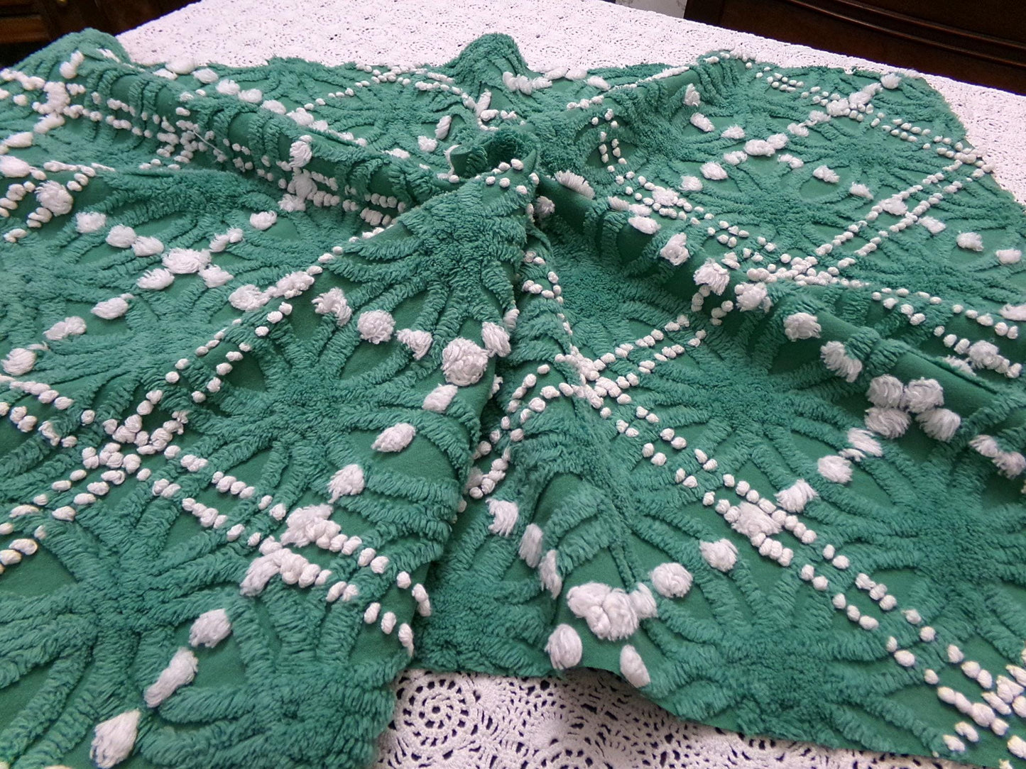 Green White Vintage Chenille Bedspread Fabric 20x24" Spider Tuft Pops Quilting Material
